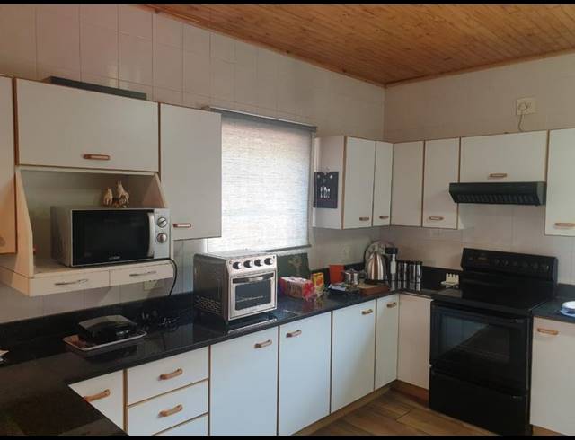 3 BEDROOM TOWNHOUSE FOR SALE IN FLORA GARDENS